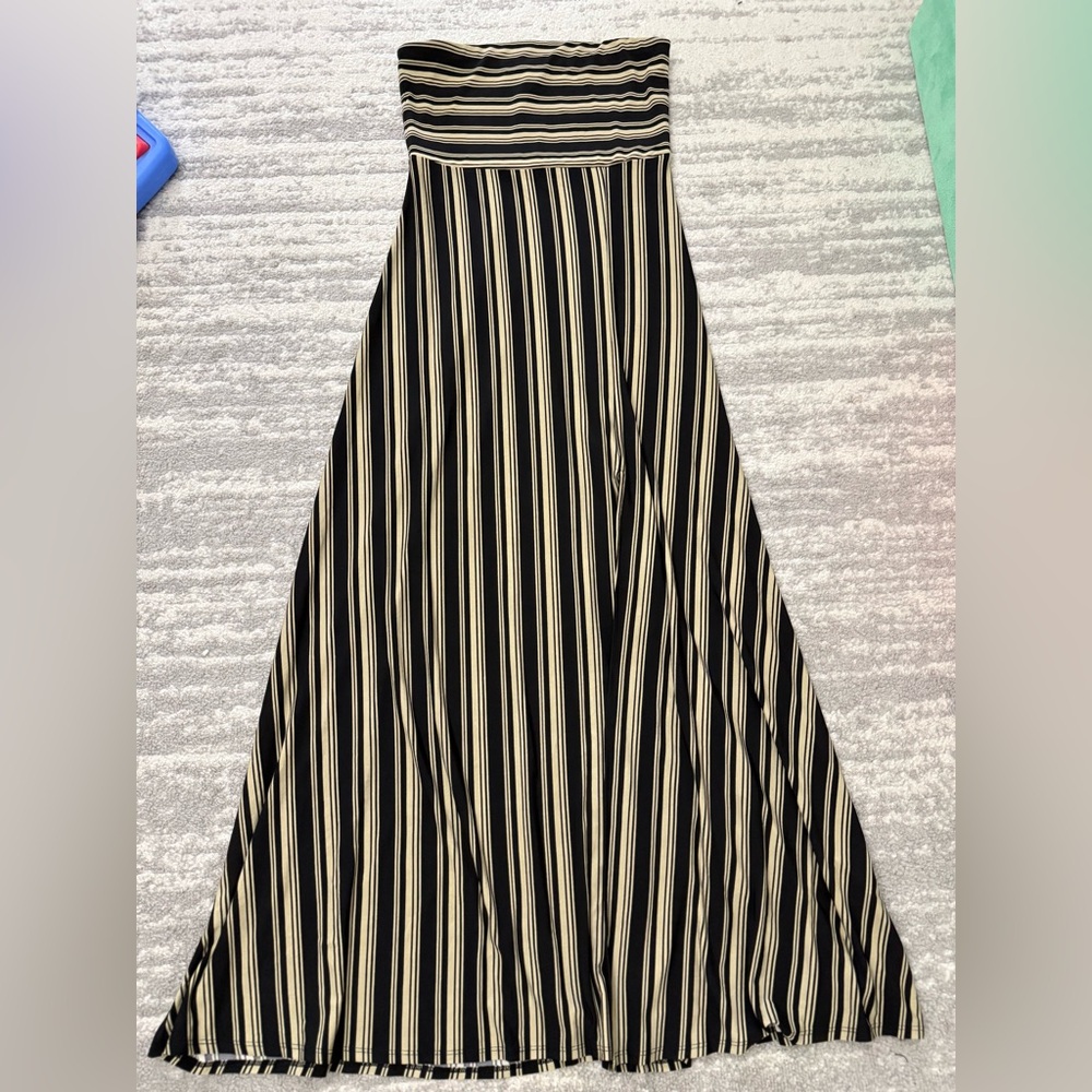 Banana Republic Factory Black and Cream Pleated Maxi Skirt